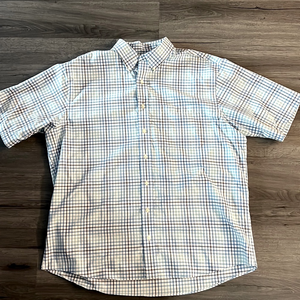 Jos A Bank Button Up Short Sleeve Shirt